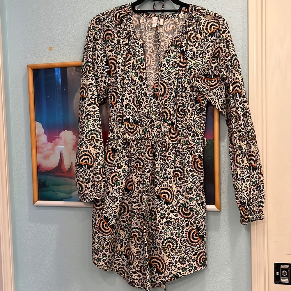 A.L.C long sleeve dress. Patterned. Ties at waist. Size 2